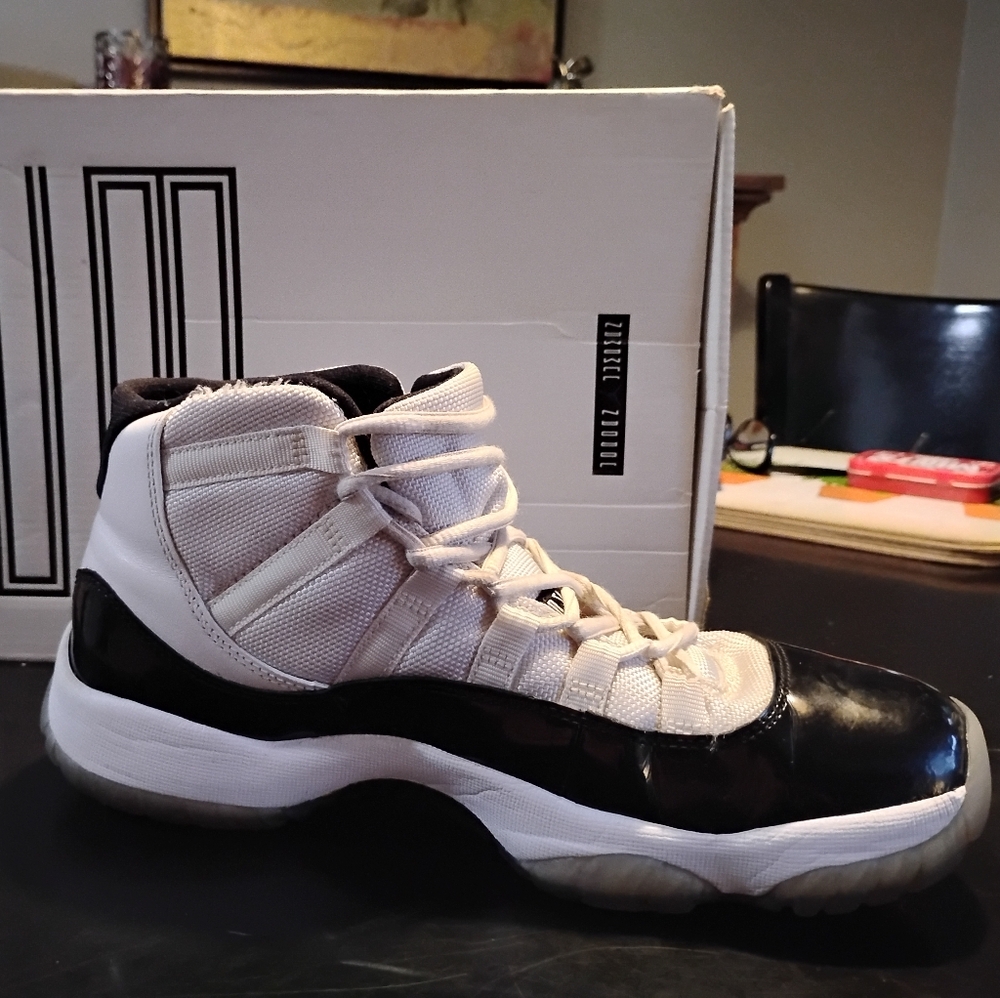 Jordan Retro High Tops - Picture 4 of 12
